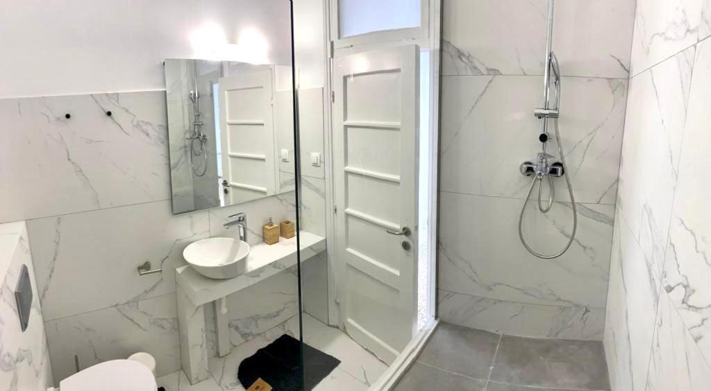 Modern 3Br Maisonette With Garden 10 Min From Acropolis Athene Buitenkant foto